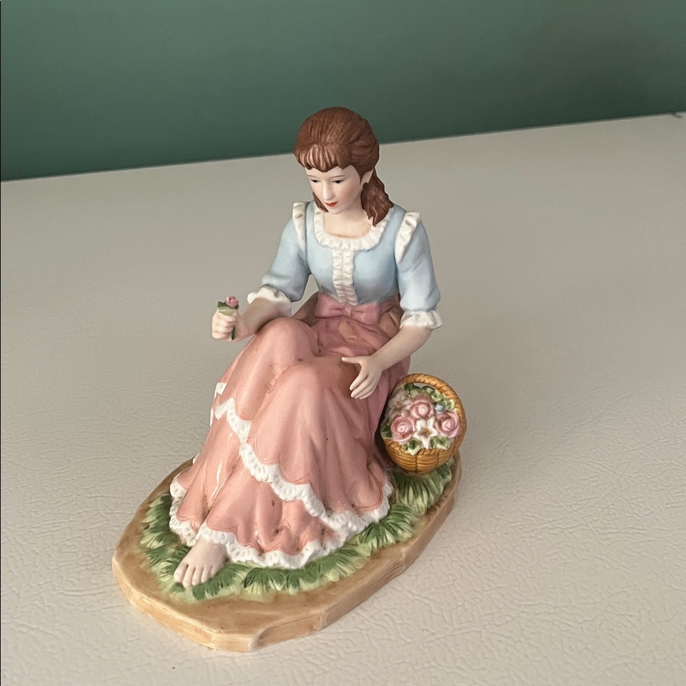 Home Interiors 'Behold the Beauty' Porcelain Figurine